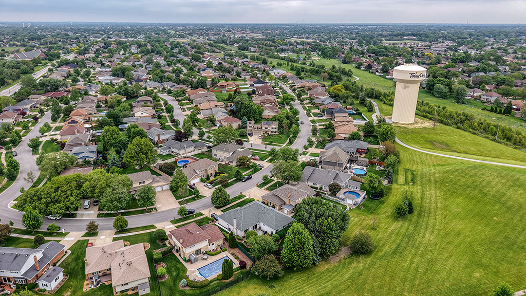 8320 Cloverview Drive, Tinley Park, IL 60477