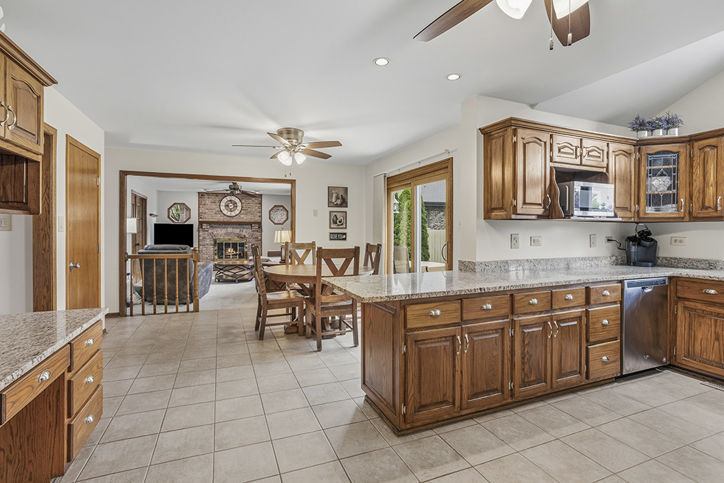 8320 Cloverview Drive, Tinley Park, IL 60477