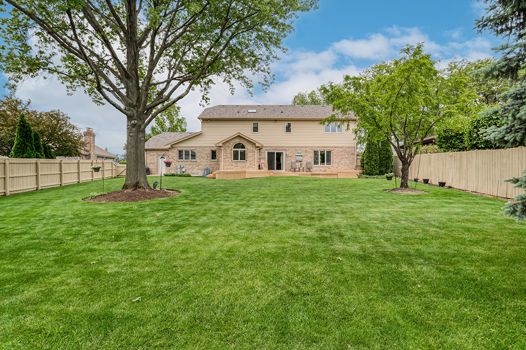 8320 Cloverview Drive, Tinley Park, IL 60477