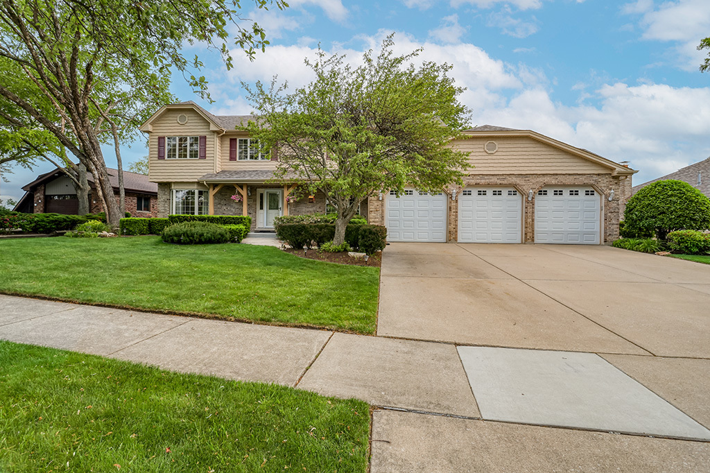 8320 Cloverview Drive, Tinley Park, IL 60477