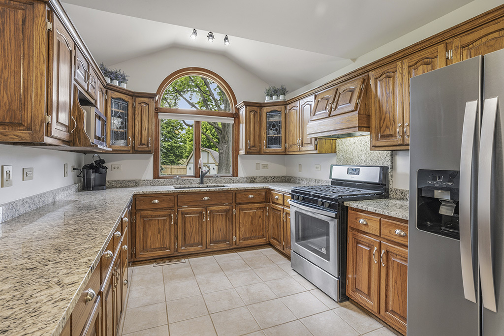 8320 Cloverview Drive, Tinley Park, IL 60477