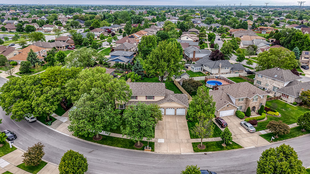 8320 Cloverview Drive, Tinley Park, IL 60477
