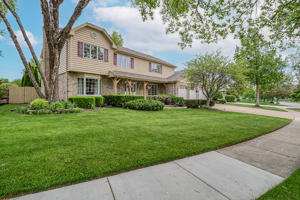 8320 Cloverview Drive, Tinley Park, IL 60477