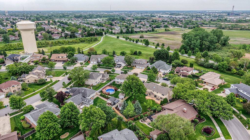 8320 Cloverview Drive, Tinley Park, IL 60477