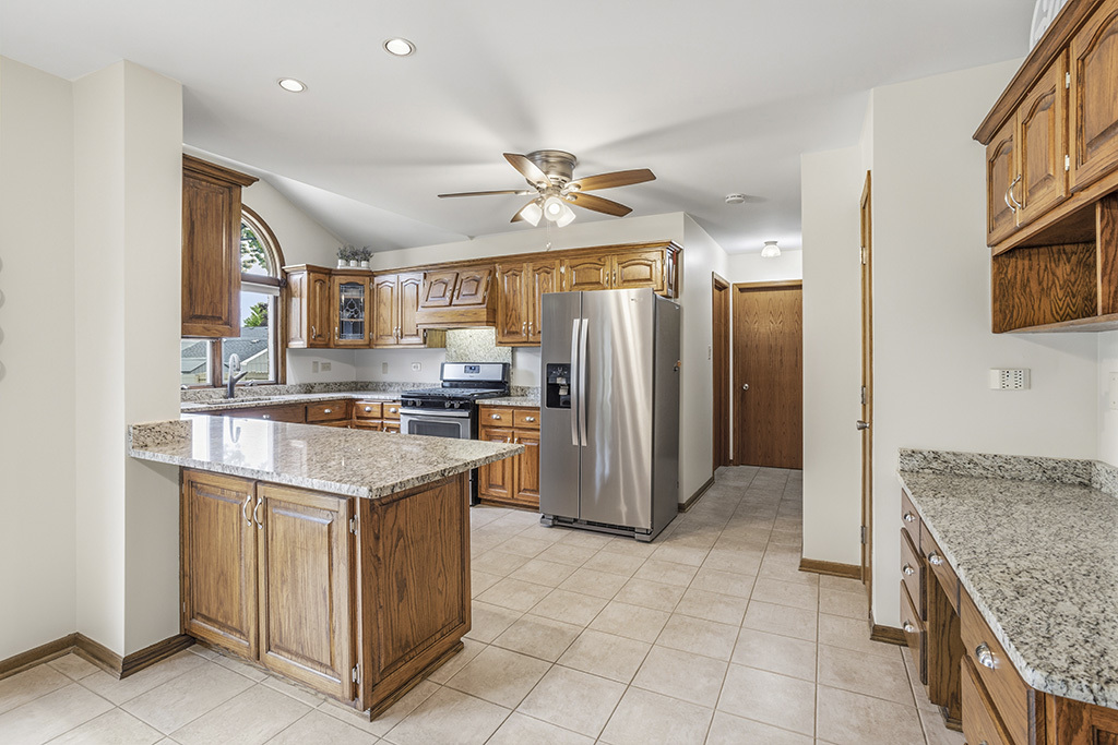 8320 Cloverview Drive, Tinley Park, IL 60477