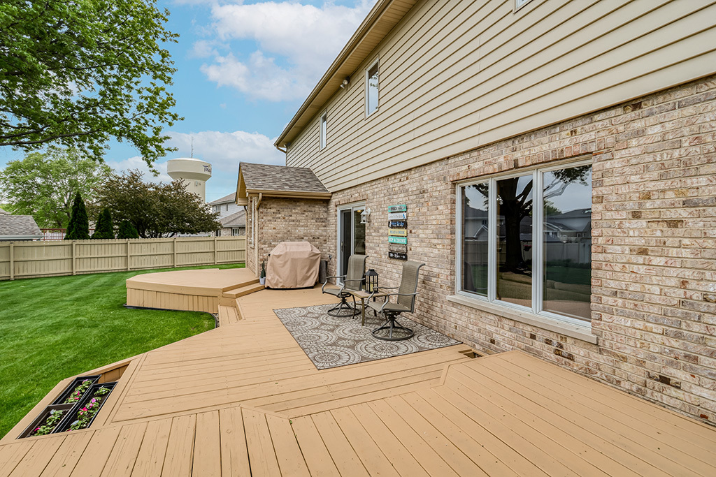 8320 Cloverview Drive, Tinley Park, IL 60477
