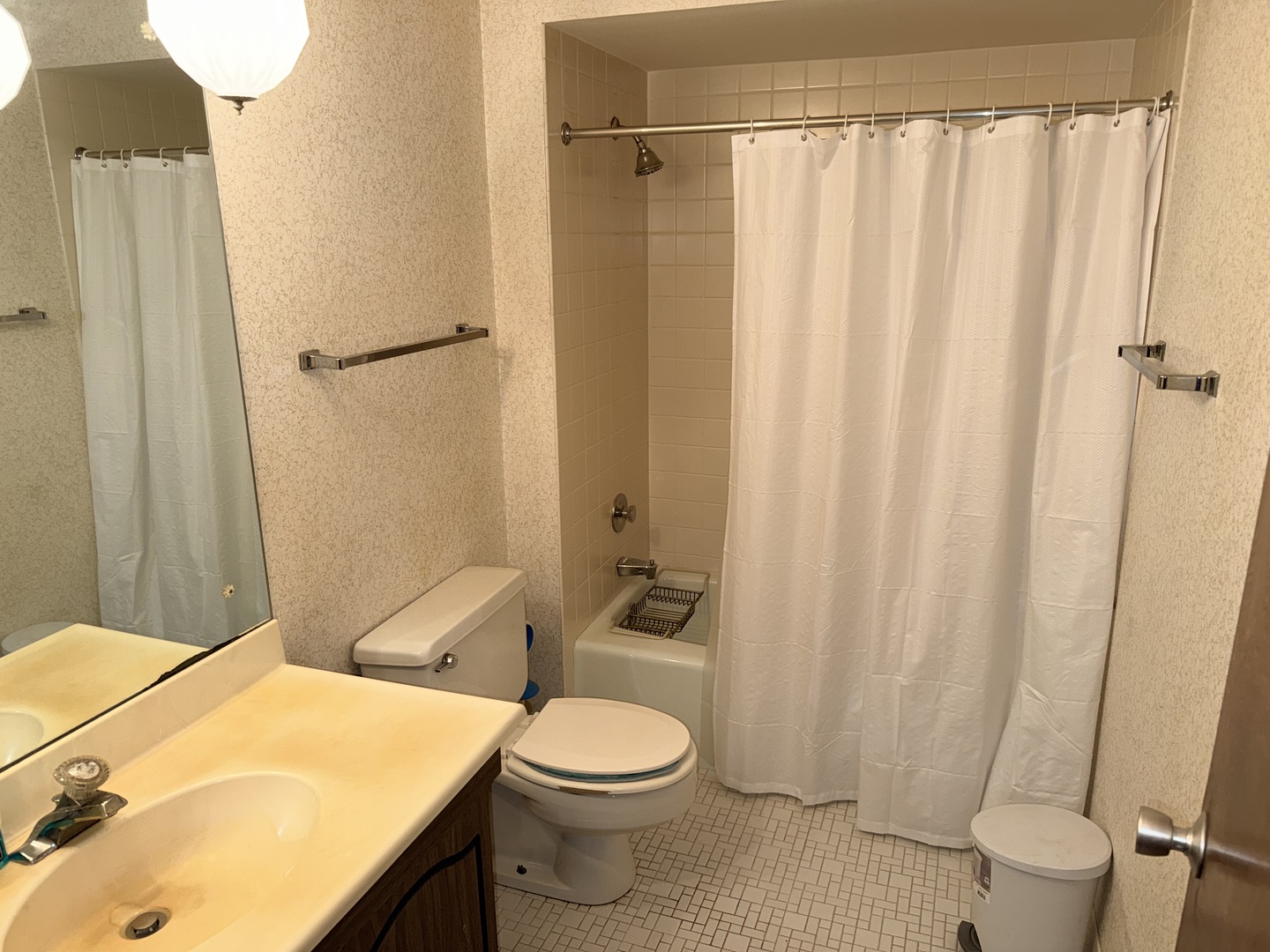 700 N Bruce Lane #211, Glenwood, IL 60425