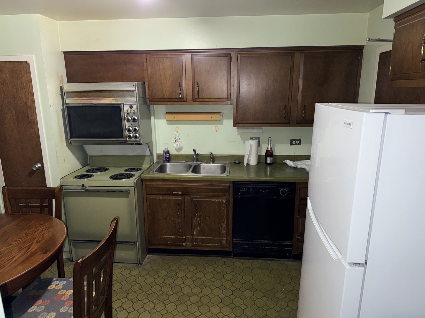 700 N Bruce Lane #211, Glenwood, IL 60425
