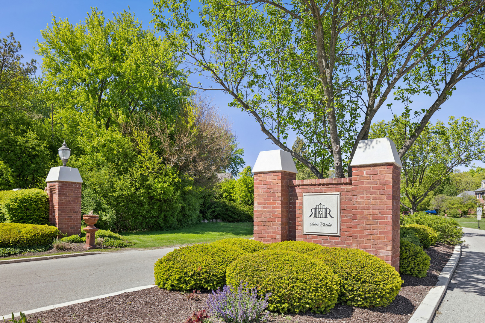 36W793 Red Gate Court, St. Charles, IL 60175