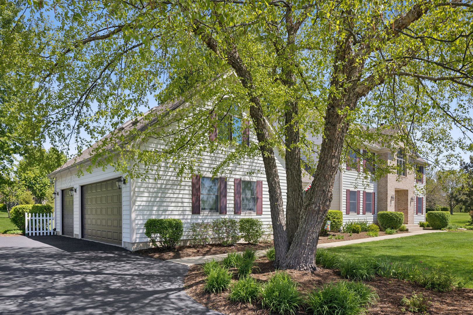 36W793 Red Gate Court, St. Charles, IL 60175