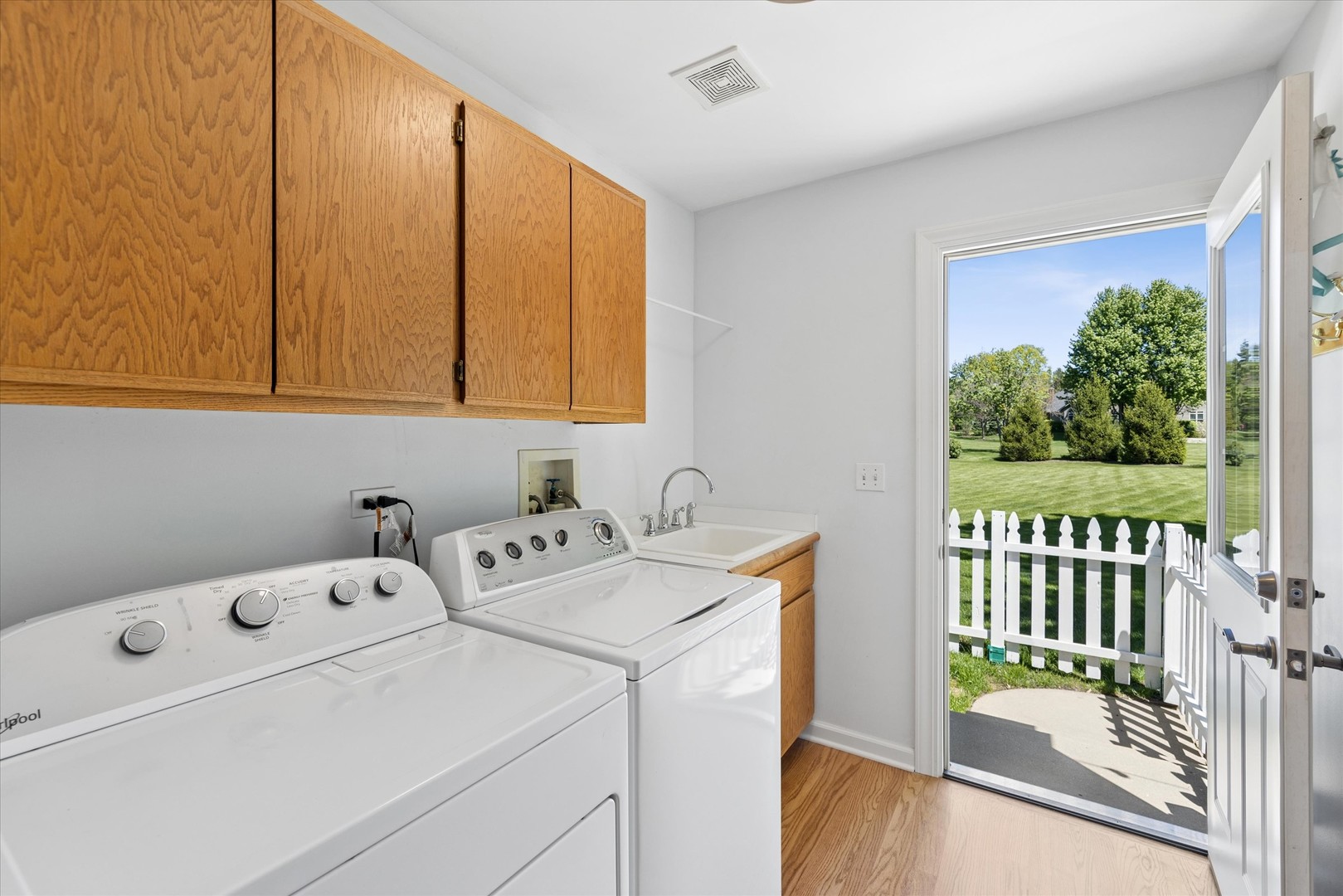 36W793 Red Gate Court, St. Charles, IL 60175