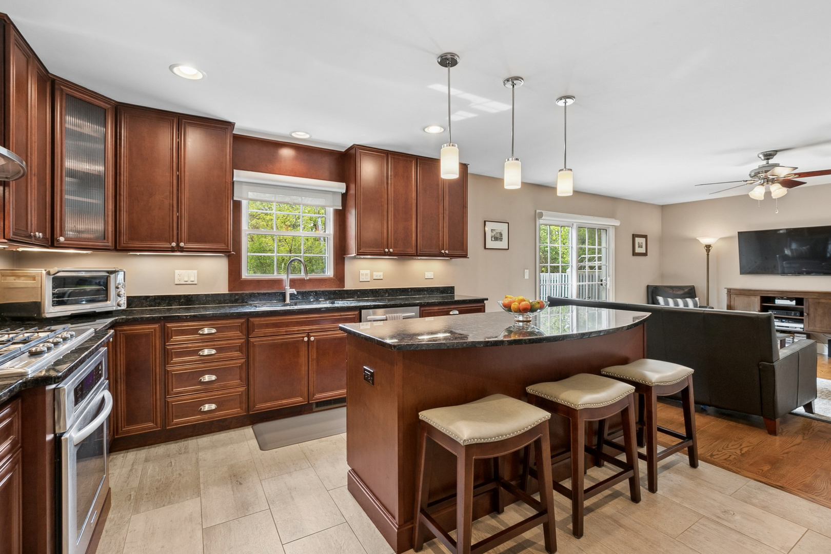 36338 N Douglas Terrace, Gurnee, IL 60031