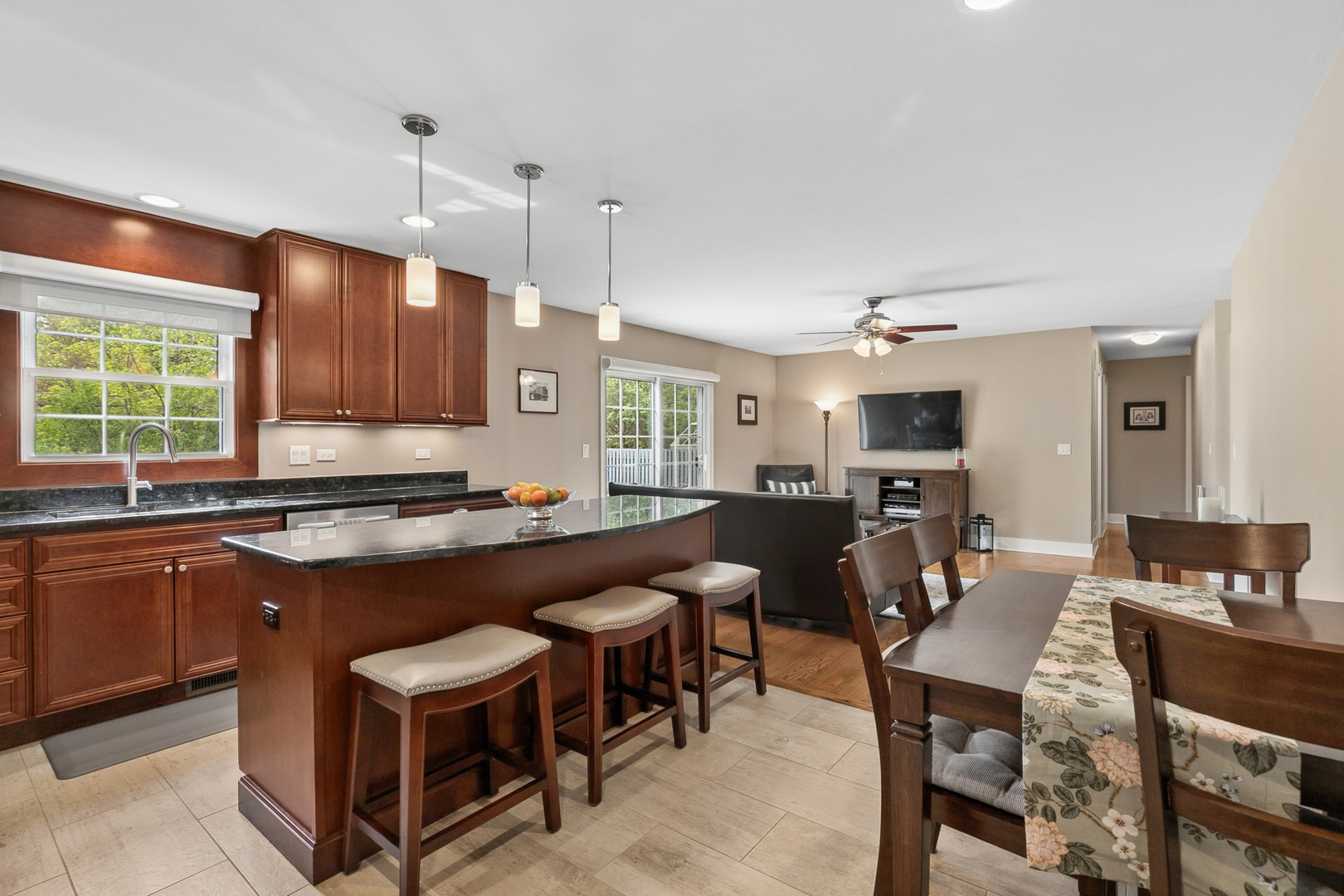 36338 N Douglas Terrace, Gurnee, IL 60031