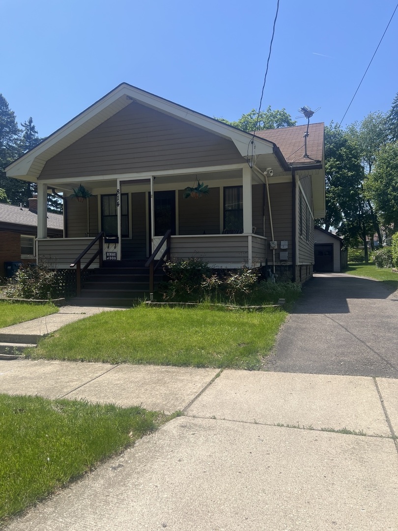 814 Iowa Avenue, Aurora, IL 60506