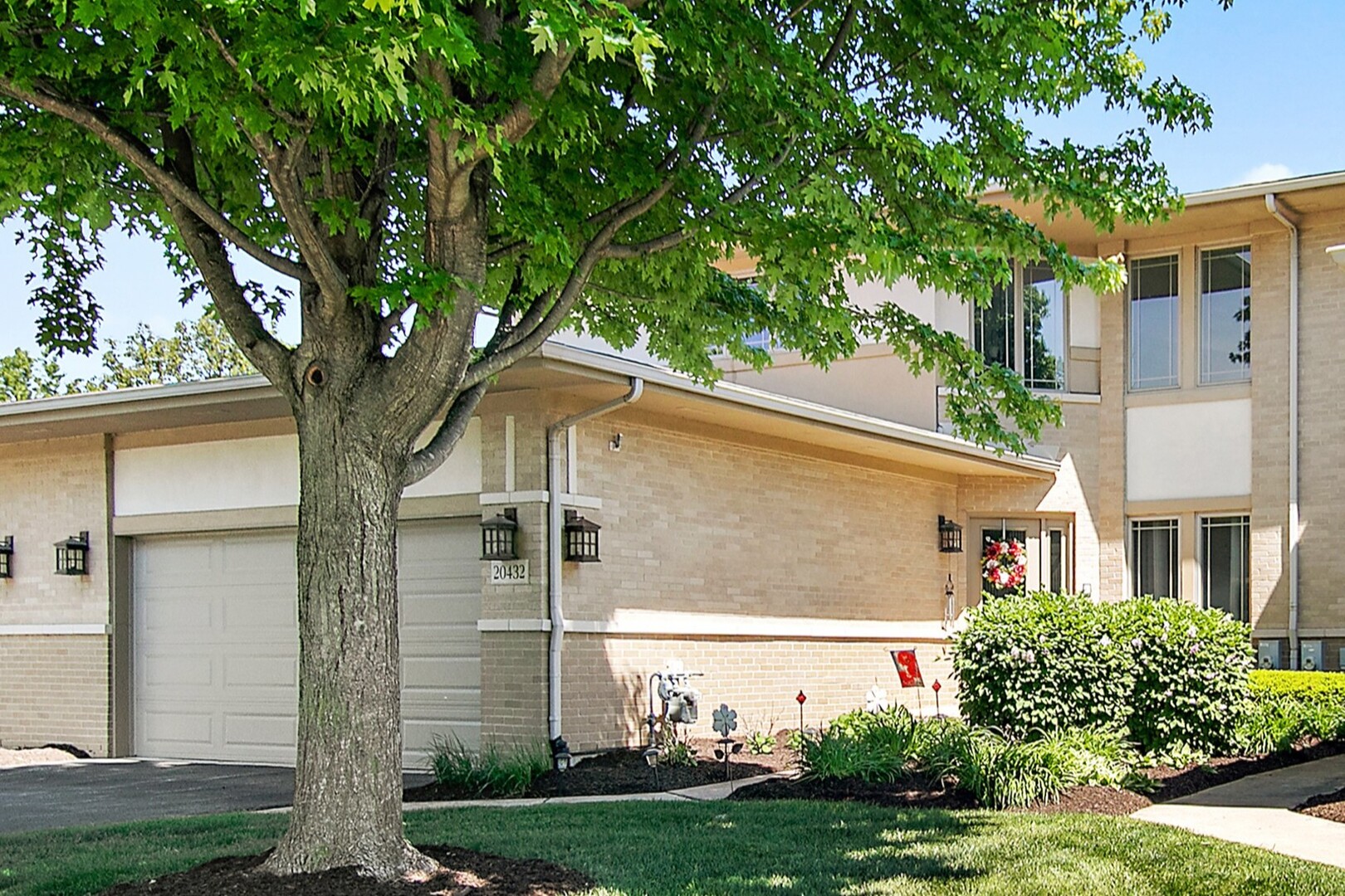 20432 Fallingwater Circle, Frankfort, IL 60423