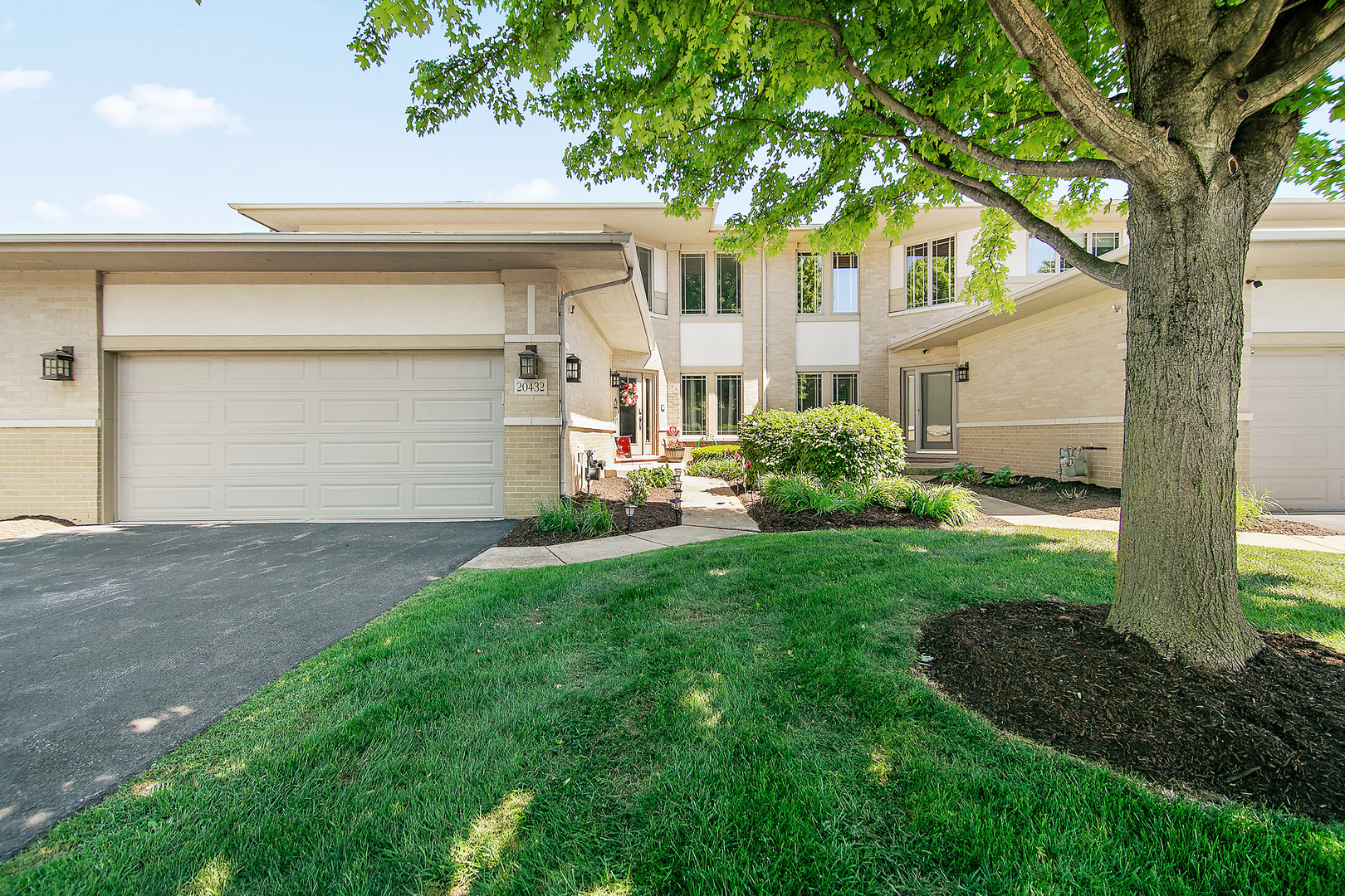 20432 Fallingwater Circle, Frankfort, IL 60423