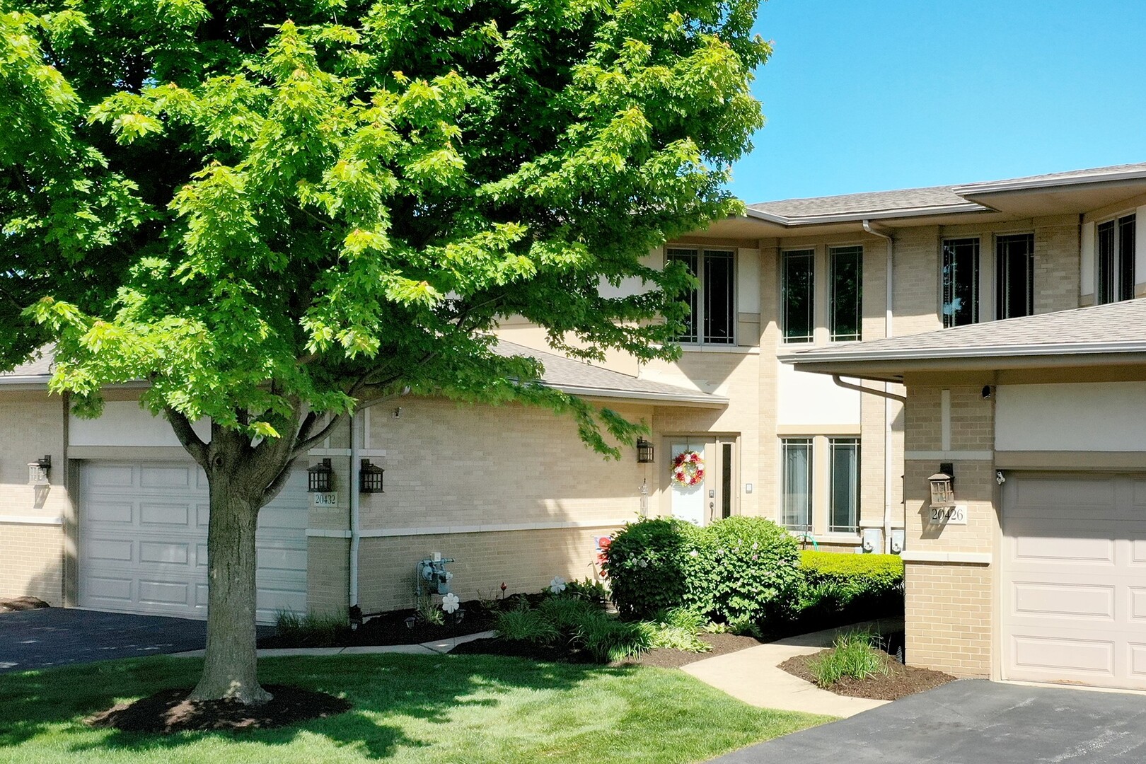 20432 Fallingwater Circle, Frankfort, IL 60423