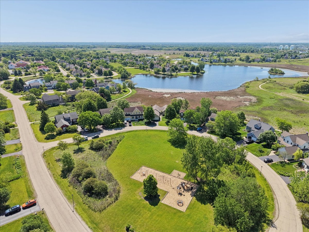 1369 Calamus Lane, Grayslake, IL 60030
