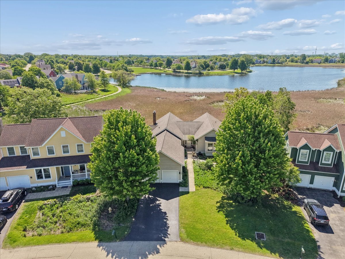 1369 Calamus Lane, Grayslake, IL 60030