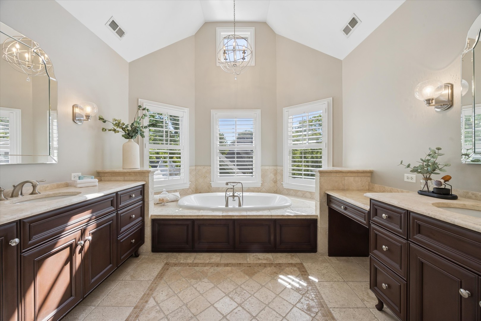 7 S Quincy Street, Hinsdale, IL 60521