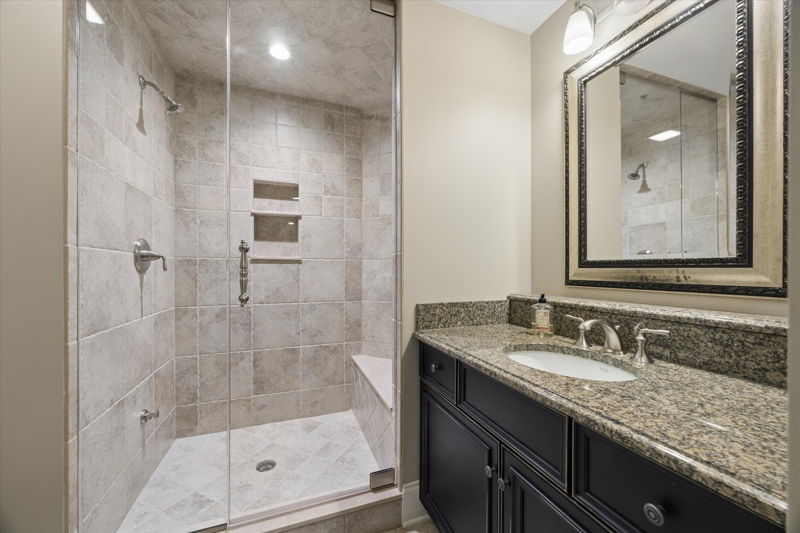 7 S Quincy Street, Hinsdale, IL 60521