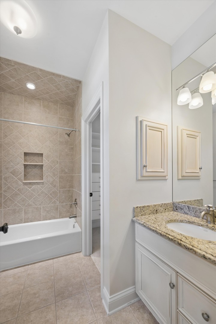 7 S Quincy Street, Hinsdale, IL 60521