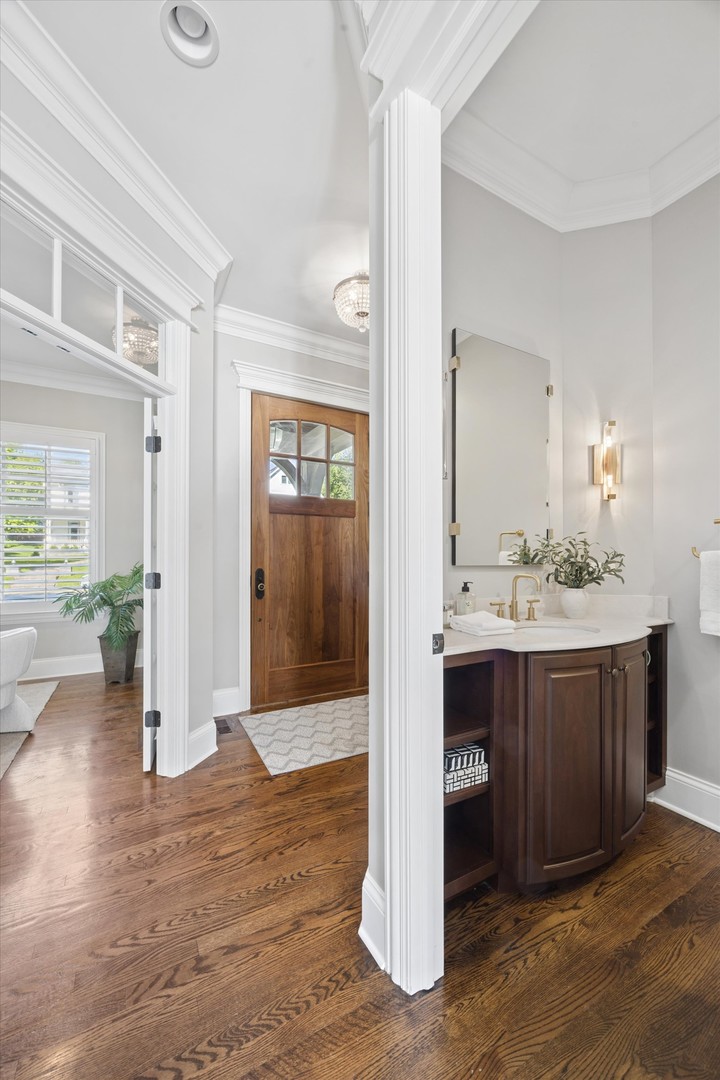 7 S Quincy Street, Hinsdale, IL 60521