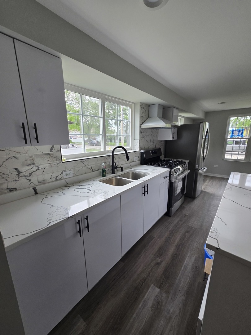 10615 Schubert Avenue, Melrose Park, IL 60164