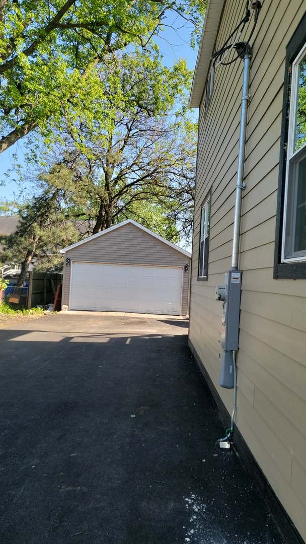 10615 Schubert Avenue, Melrose Park, IL 60164