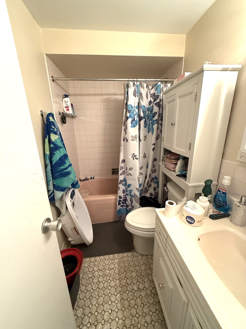 3900 W 95th Street #305, Evergreen Park, IL 60805