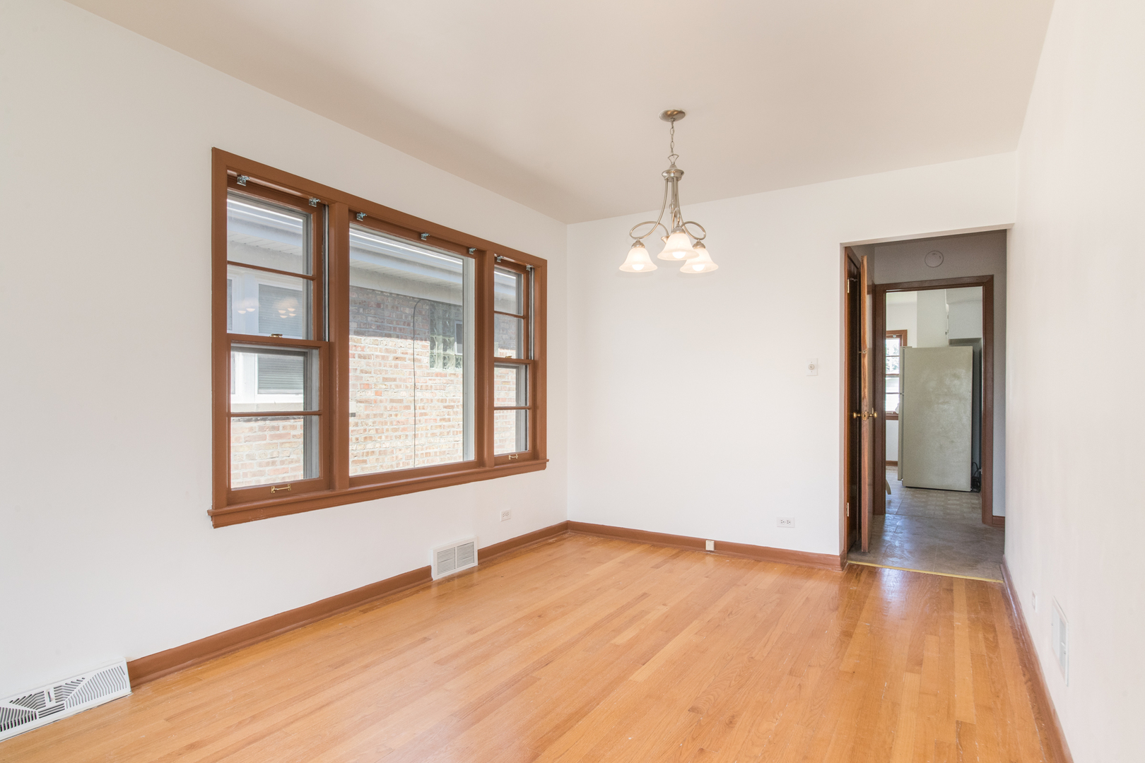 4846 W Foster Avenue, Chicago, IL 60630