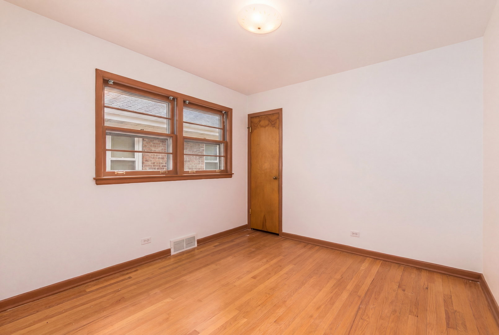 4846 W Foster Avenue, Chicago, IL 60630