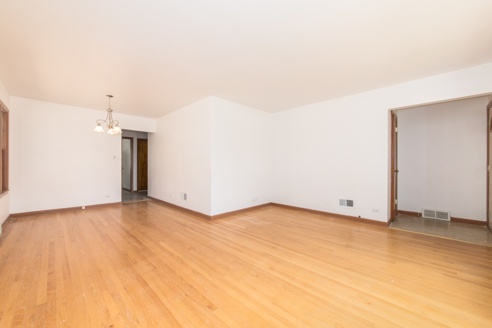 4846 W Foster Avenue, Chicago, IL 60630