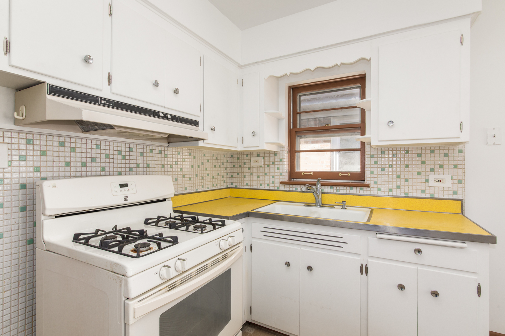 4846 W Foster Avenue, Chicago, IL 60630