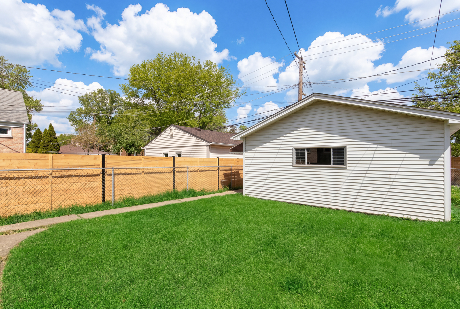 4846 W Foster Avenue, Chicago, IL 60630