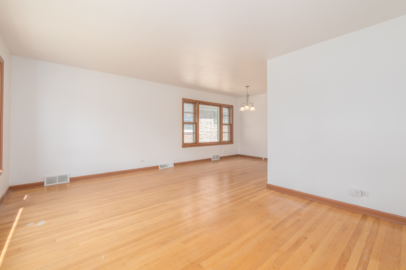 4846 W Foster Avenue, Chicago, IL 60630