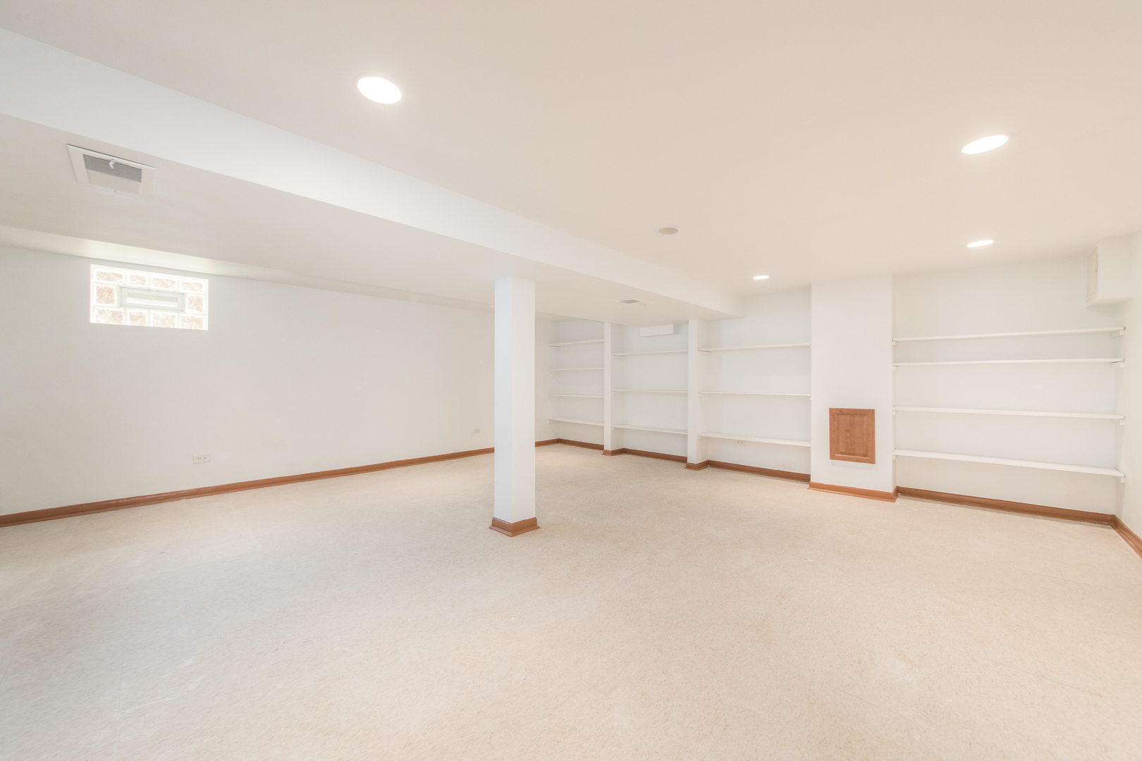4846 W Foster Avenue, Chicago, IL 60630
