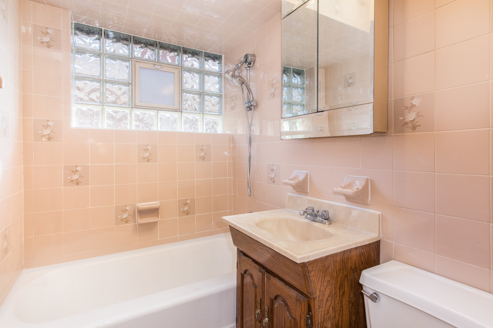 4846 W Foster Avenue, Chicago, IL 60630