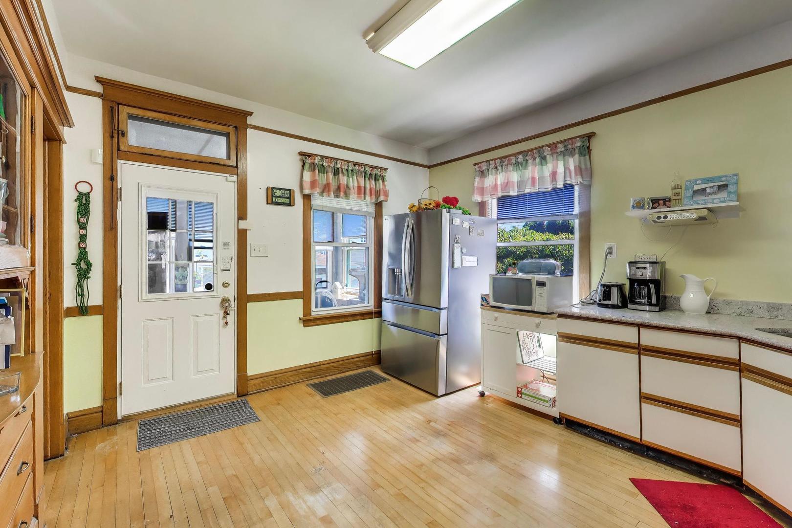 1331 Wesley Avenue, Berwyn, IL 60402