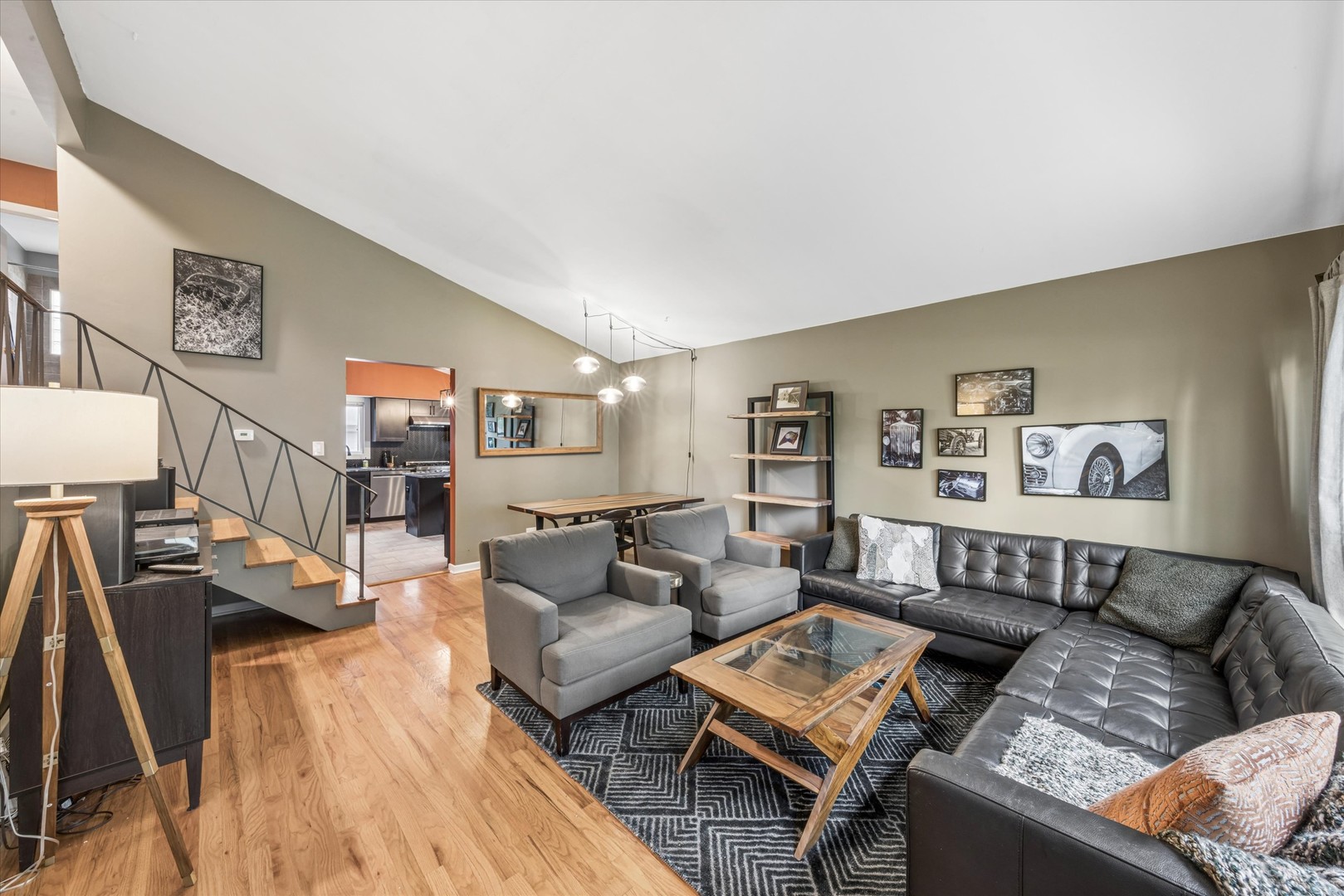 24 E Congress Street, Villa Park, IL 60181