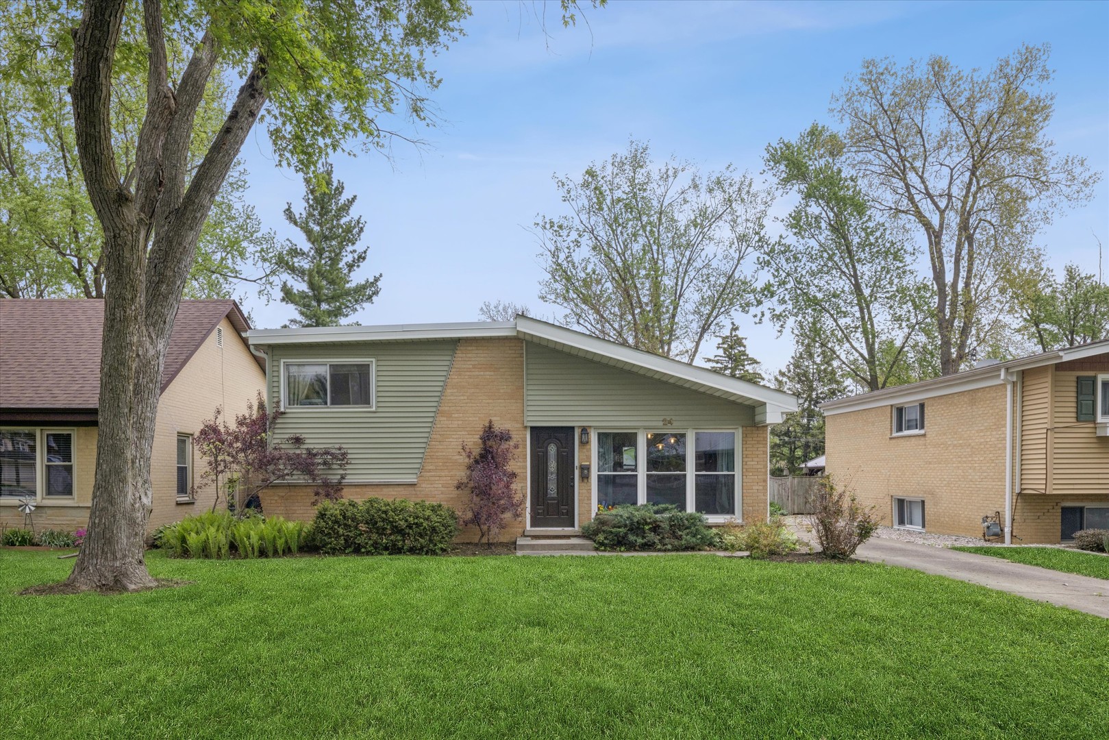 24 E Congress Street, Villa Park, IL 60181