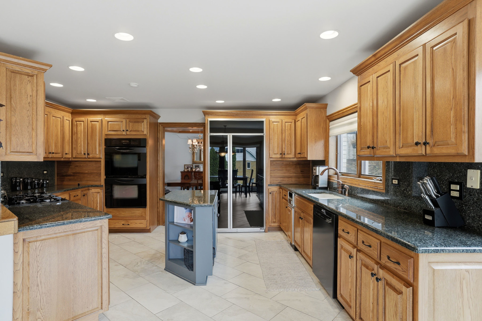 33 W Eureka Drive, Lemont, IL 60439