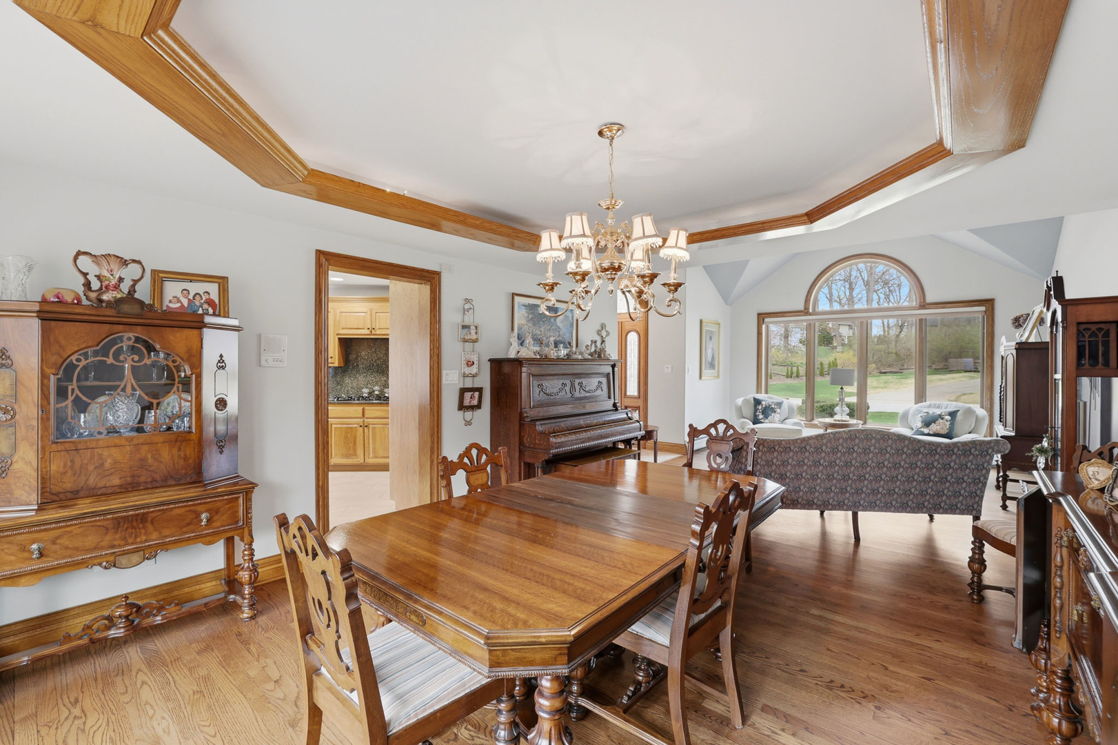33 W Eureka Drive, Lemont, IL 60439