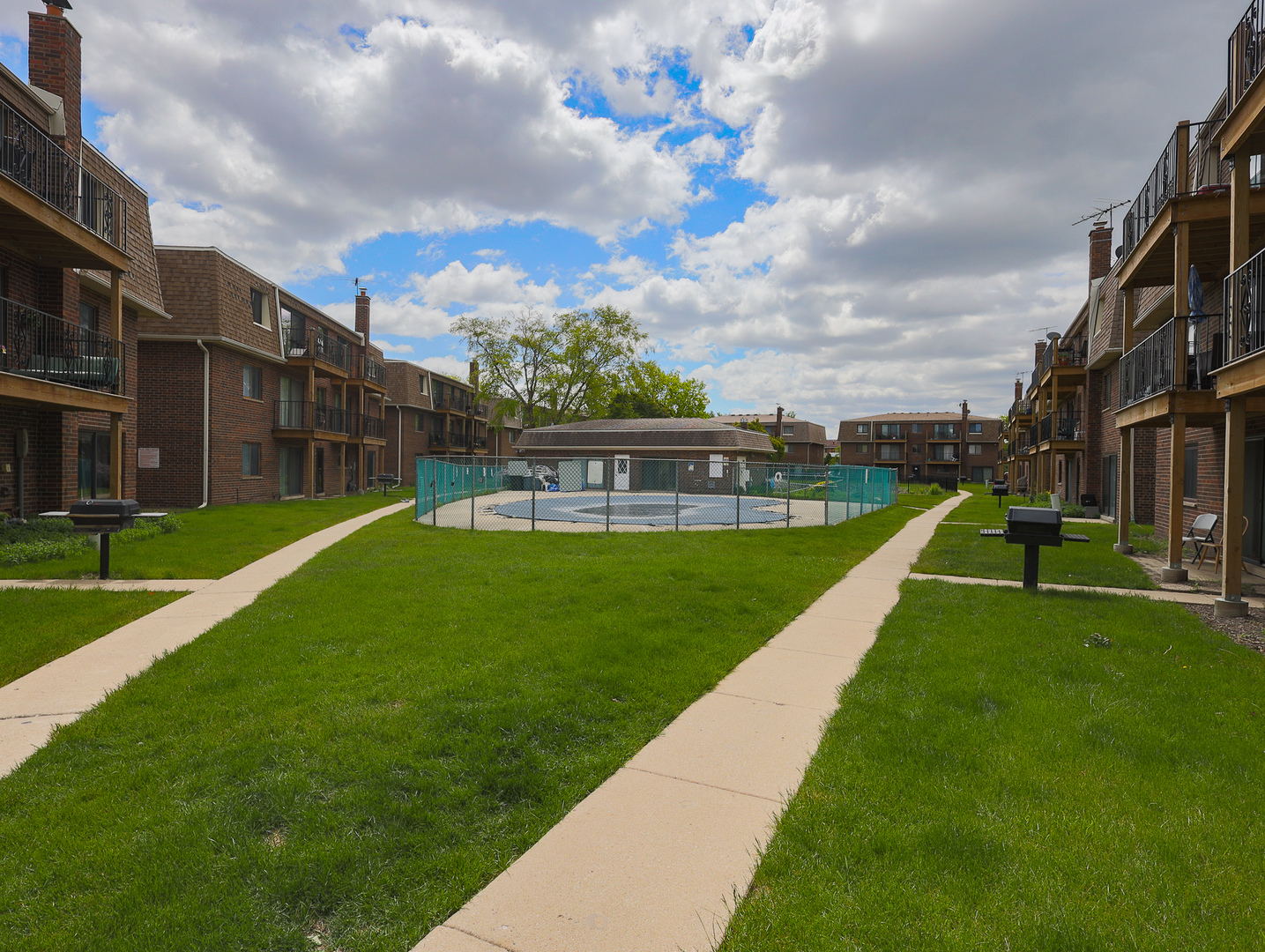 1412 Carol Court #1B, Palatine, IL 60074