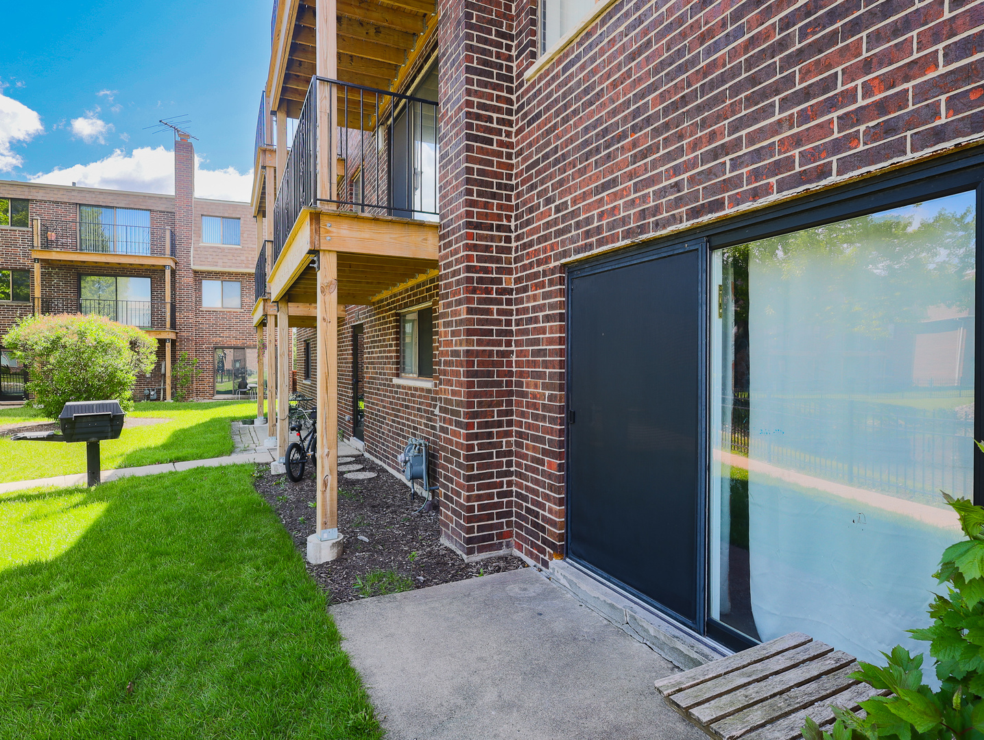 1412 Carol Court #1B, Palatine, IL 60074