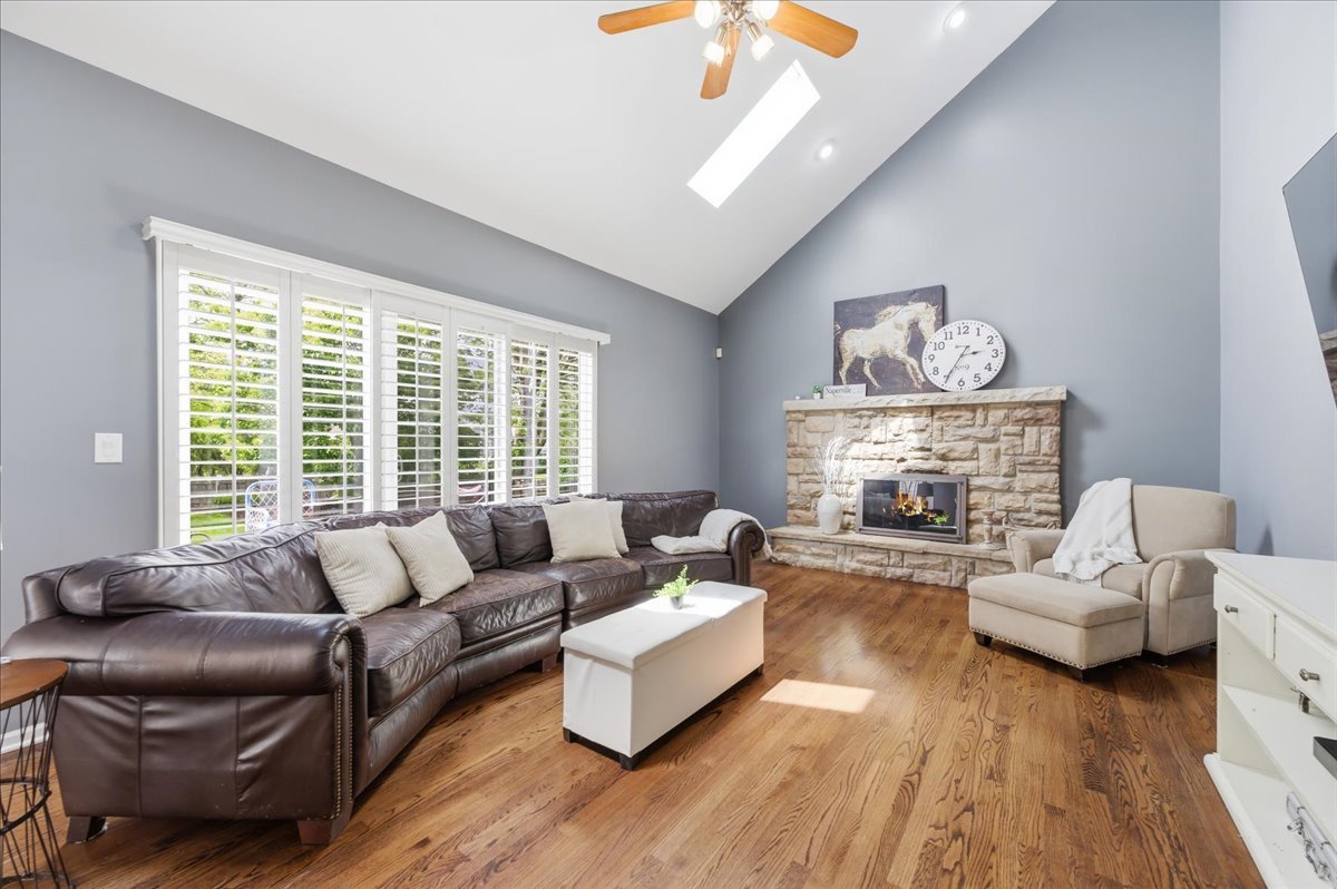 2607 Bangert Court, Naperville, IL 60564