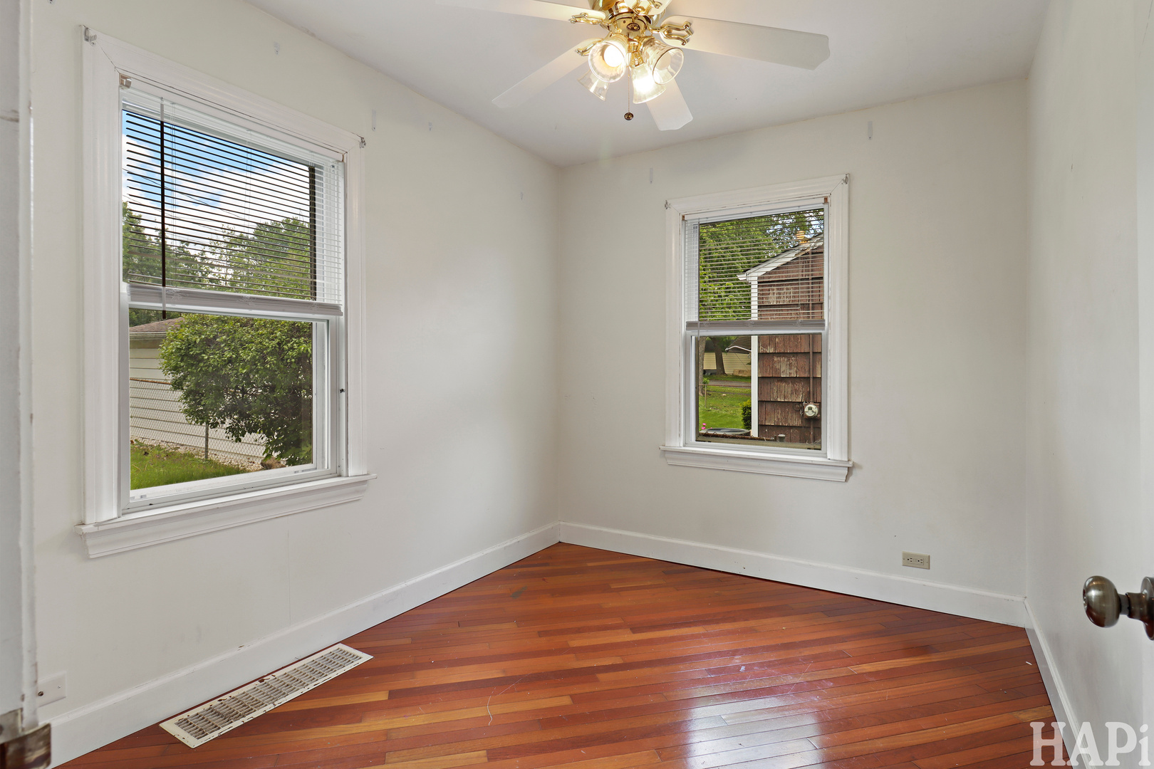428 S Lake Terrace, Mundelein, IL 60060