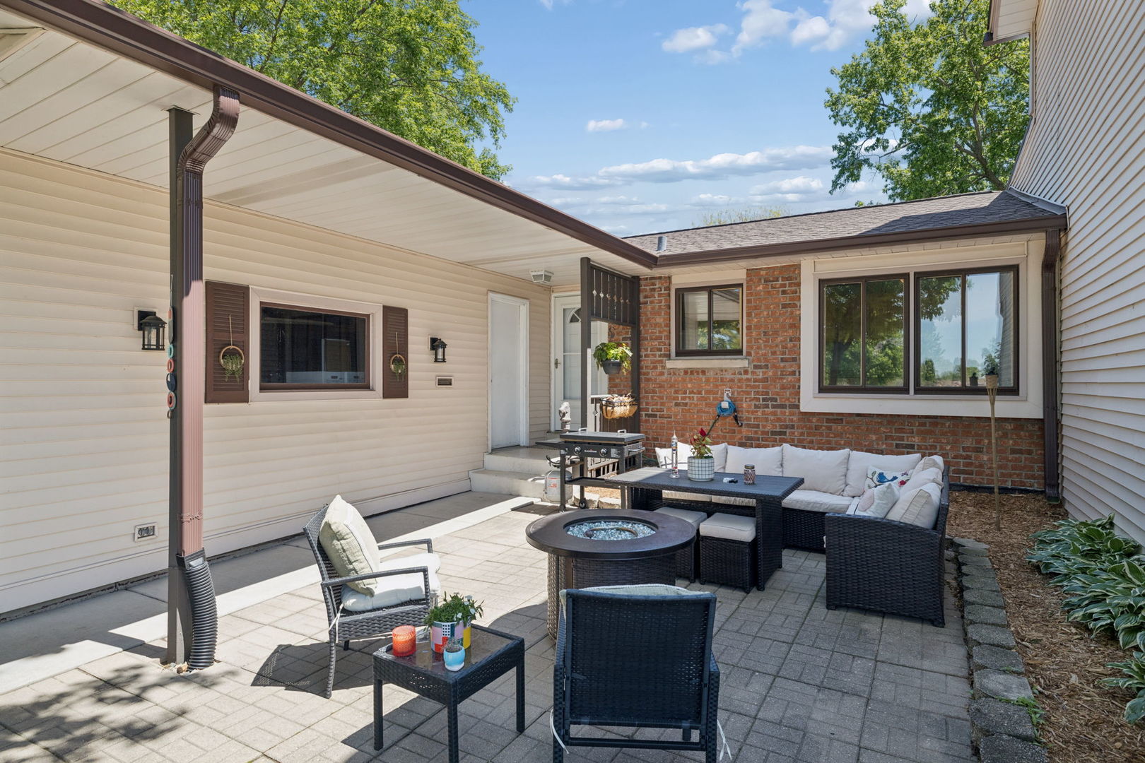 16343 Brementowne Drive, Tinley Park, IL 60477