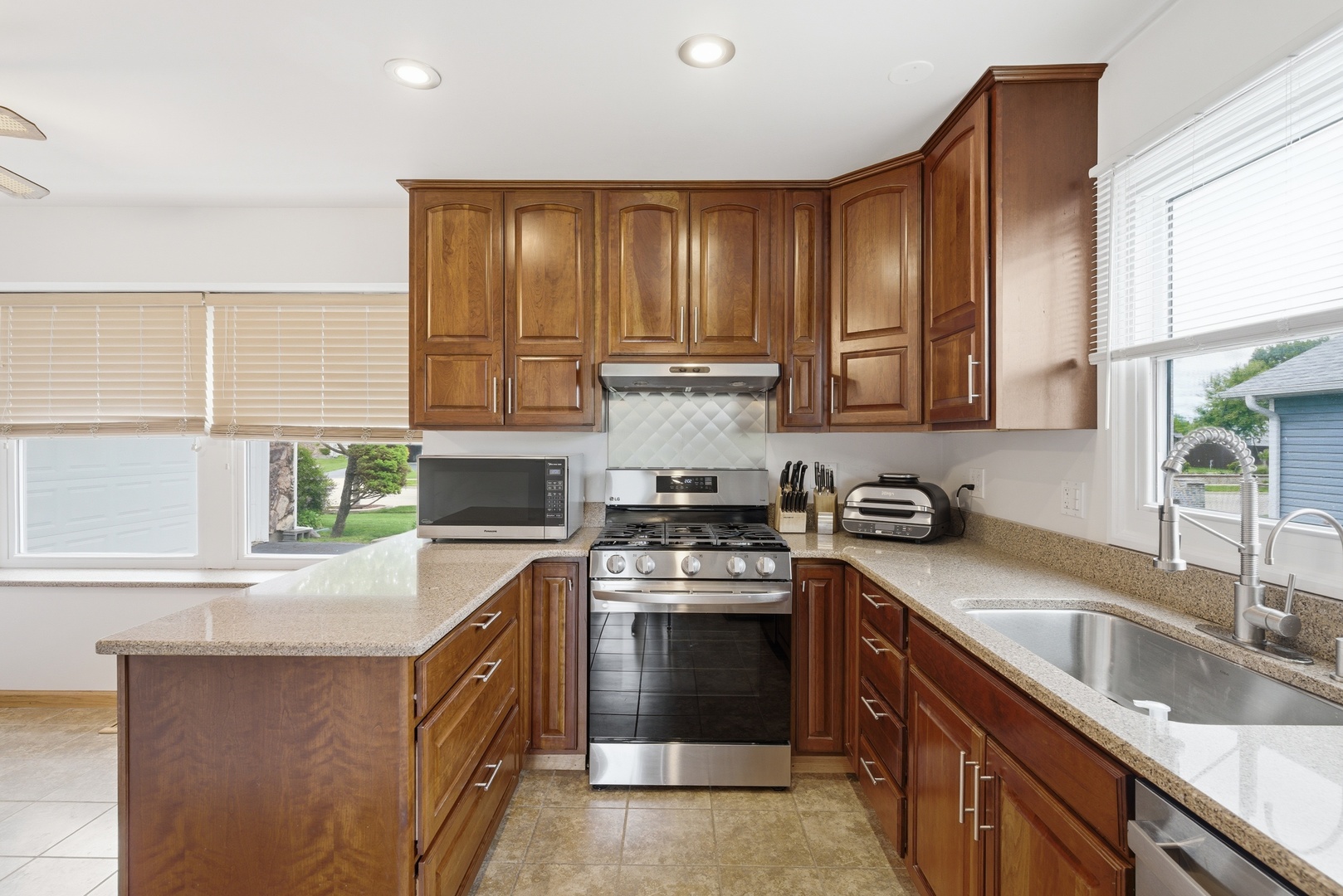 1375 Borden Drive, Elgin, IL 60120