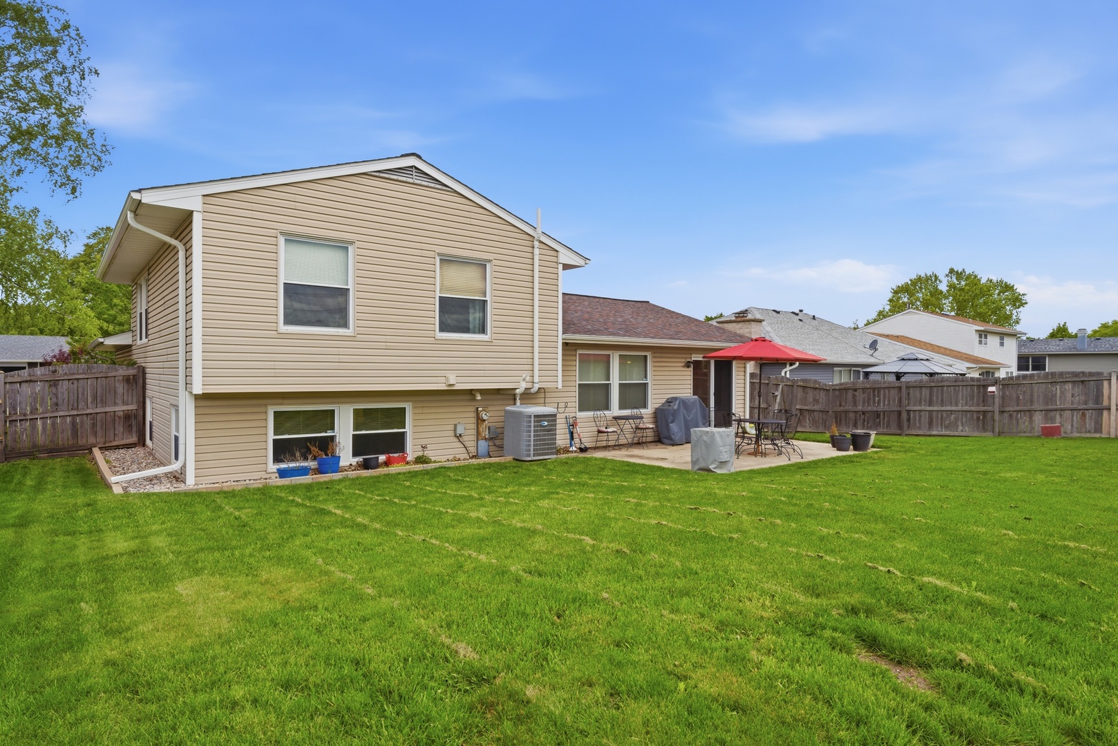 1375 Borden Drive, Elgin, IL 60120